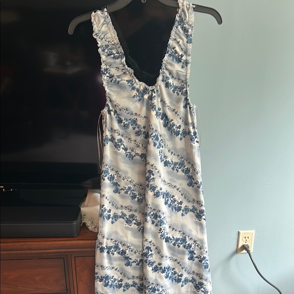 NWT- Hippie Rose Blue and White High Low Dress- teens clothing large but small - Picture 3 of 3